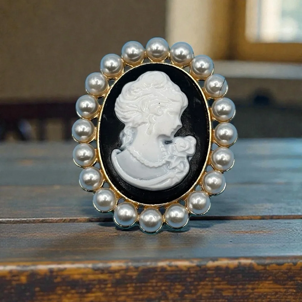 Small Black and White‎ Pearl Cameo Brooch